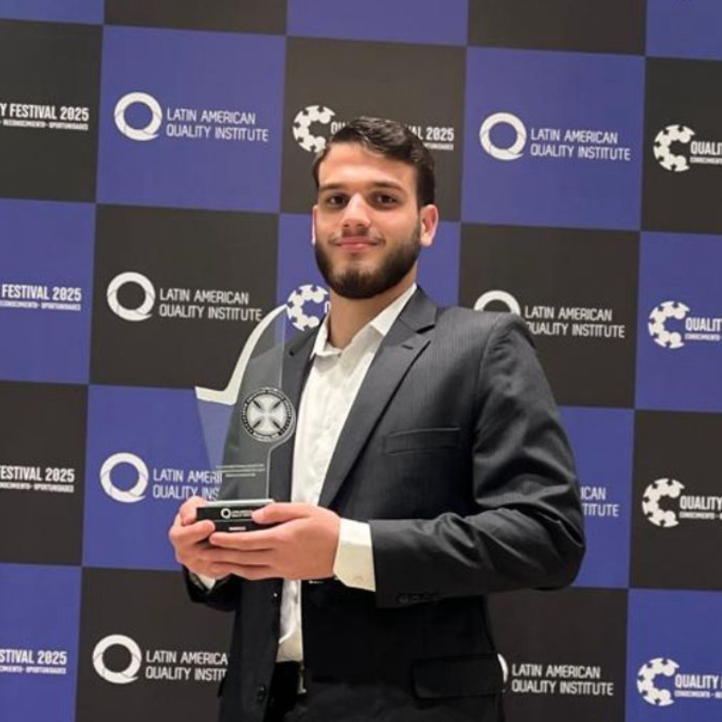 Adrian Cabezas - Comercial & Marketing